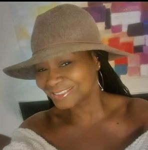 Meet your Posher, Monica